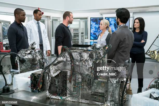 Enemy Bag of Tricks" Episode 302 -- Pictured: Rob Brown as Edgar Reade, Jordan Johnson-Hinds as Stuart, Sullivan Stapleton as Kurt Weller, Amy...