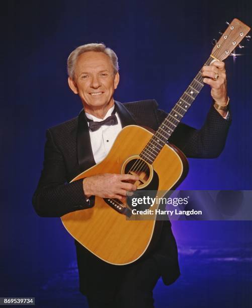 Singer MelTillisoses for a portrait in 1996 in Bramson, Mosouri.