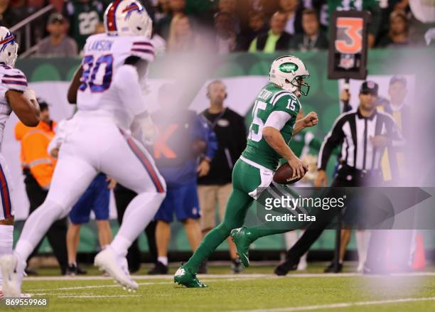 Quarterback Josh McCown of the New York Jets runs the ball to score a touchdown against the Buffalo Bills during the first quarter of the game at...