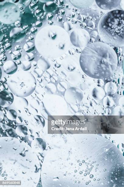 bubbles background - sparkling water stock-fotos und bilder