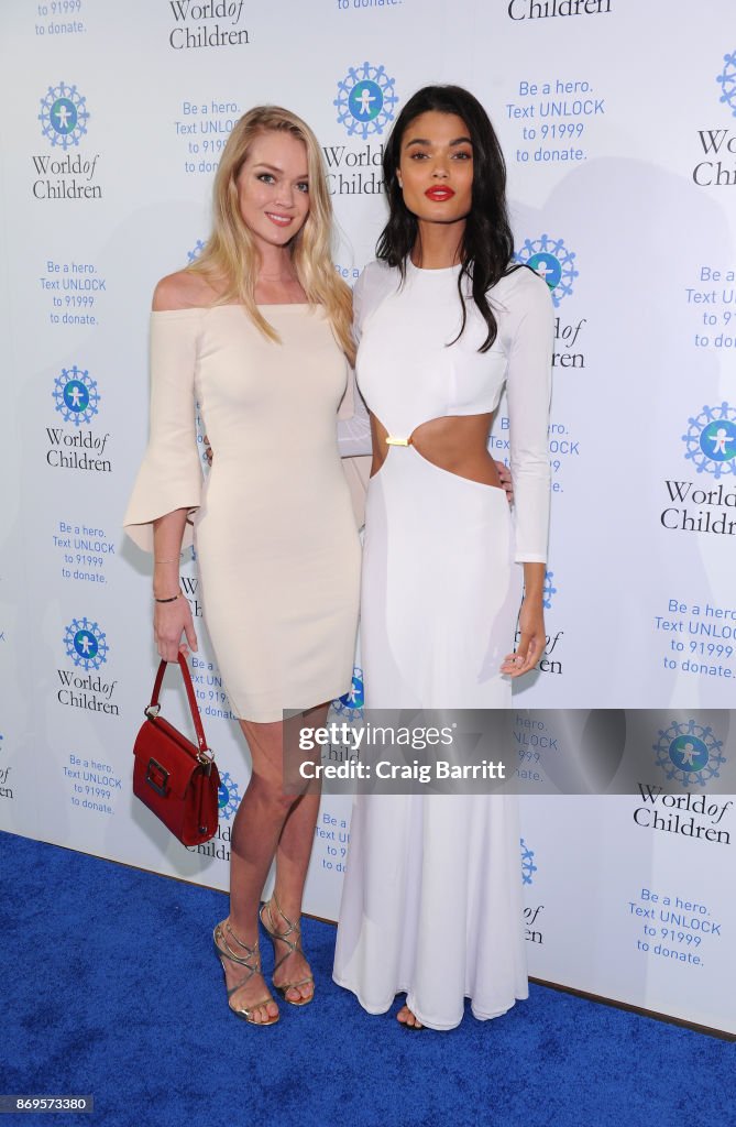 Models Lindsay Ellingson and Daniela Braga attend World of Children