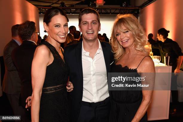 Rob Thomas and Marisol Thomas pose with Goldie Hawn at the Samsung annual charity gala 2017 at Skylight Clarkson Sq on November 2, 2017 in New York...