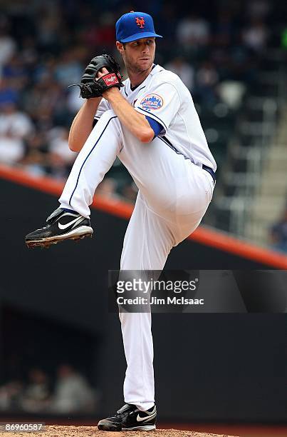 John Maine of the New York Mets pitches against the Pittsburgh Pirates on May 9, 2009 at Citi Field in the Flushing neighborhood of the Queens...