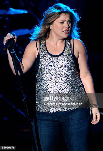 Kelly Clarkson performs as part of KIIS FM's 12th Annual Wango Tango 2009 at the Verizon Wireless Amphitheater on May 9, 2009 in Irvine, California.