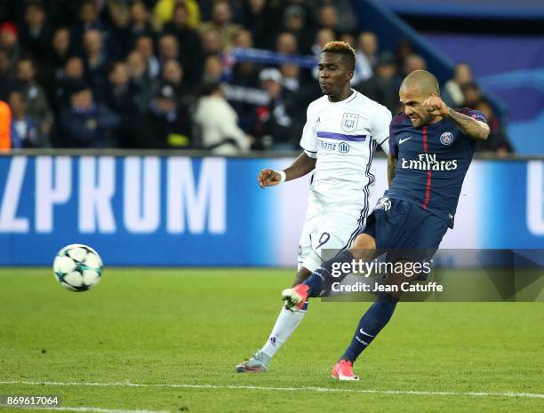 Dani Alves aka Daniel Alves of PSG, Henry Onyekuru of Anderlecht during the UEFA Champions League group B match between Paris Saint-Germain and RSC...