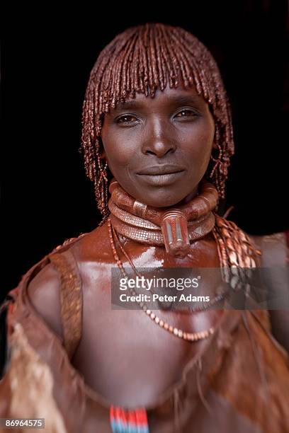 hamer woman, omo valley, ethiopia - hamar photos et images de collection