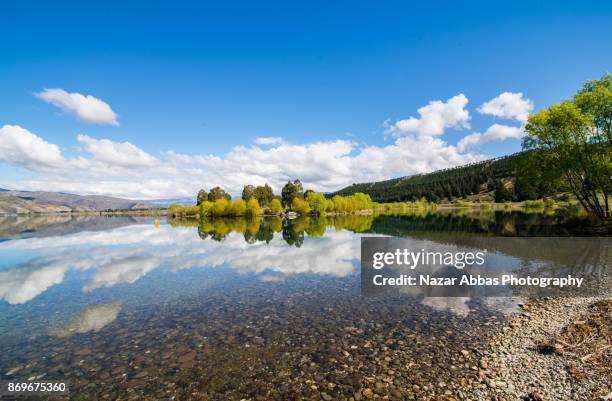 lake dunstan, cromwell, south island, new zealand. - lake dunstan stock pictures, royalty-free photos & images