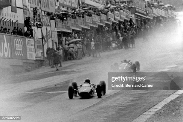 Lorenzo Bandini, Jochen Rindt, Ferrari 246, Cooper-Maserati T81, Grand Prix of Belgium, Circuit de Spa-Francorchamps, 12 June 1966.