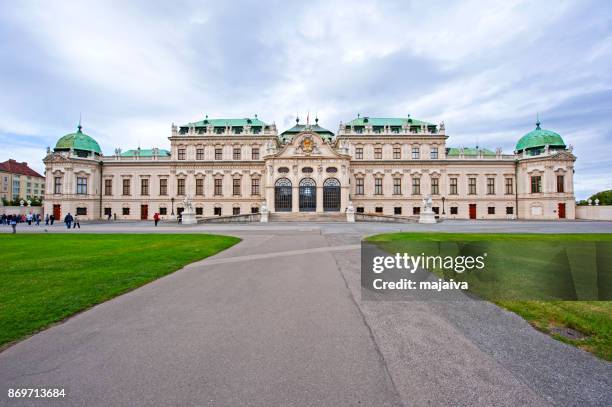 belvedere palace, vienna - majaiva stock pictures, royalty-free photos & images