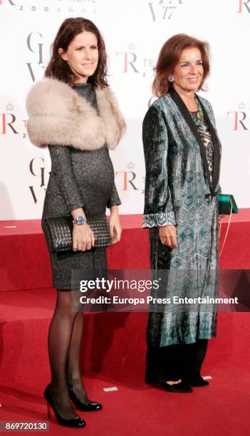 Monica Abascal and Ana Botella attend the '20th anniversary gala' photocall at Royal Theatre on November 2, 2017 in Madrid, Spain.