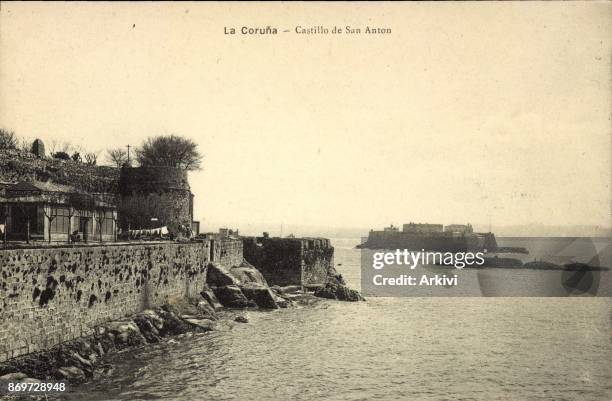 Ak La Coruna Galicien, Castillo de San Anton, Burg im Wasser