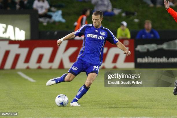 Jack Jewsbury of the Kansas City Wizards crosses the ball against D.C. United during the game at Community America Ballpark on May 6, 2009 in Kansas...