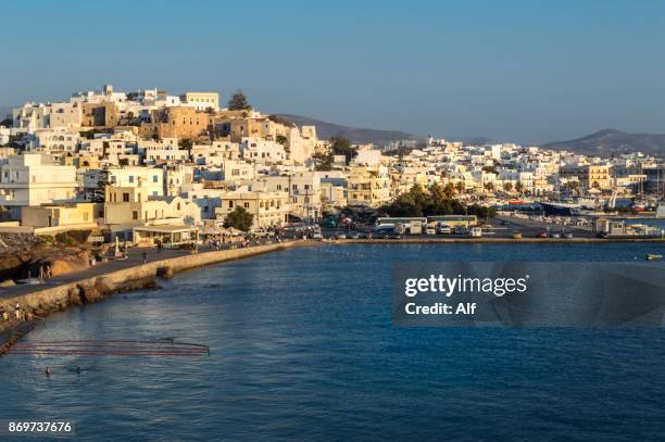 the castro of naxos viewed from the harbour - templo de apolo naxos imagens e fotografias de stock