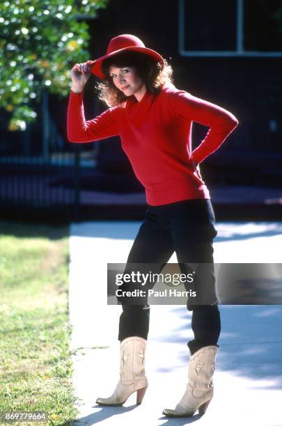 Lindsay Bloom was cast as detective Mike Hammer's secretary Velda in Mickey Spillane's Mike Hammer and The New Mike Hammer. October 20, 1983 at her...