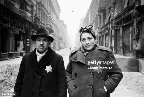 Photograph of a Jewish couple in the Warsaw Ghetto. Dated 1942.