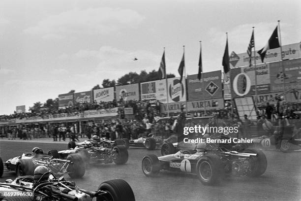 Jack Brabham, Mike Spence, Dan Gurney, Jackie Stewart, Denny Hulme, Jim Clark, John Surtees, Bruce McLaren, Brabham-Repco BT24, BRM P83,...