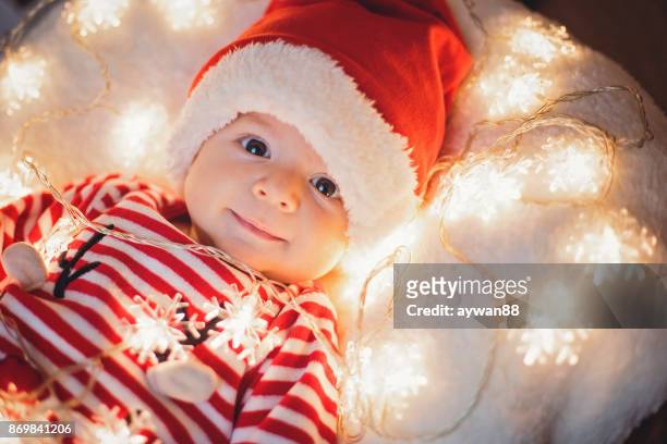 weihnachten-jungen - baby christmas stock-fotos und bilder