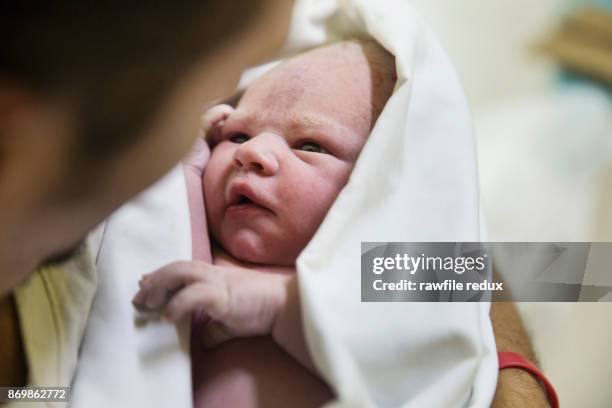 a new born baby - childbirth stock pictures, royalty-free photos & images