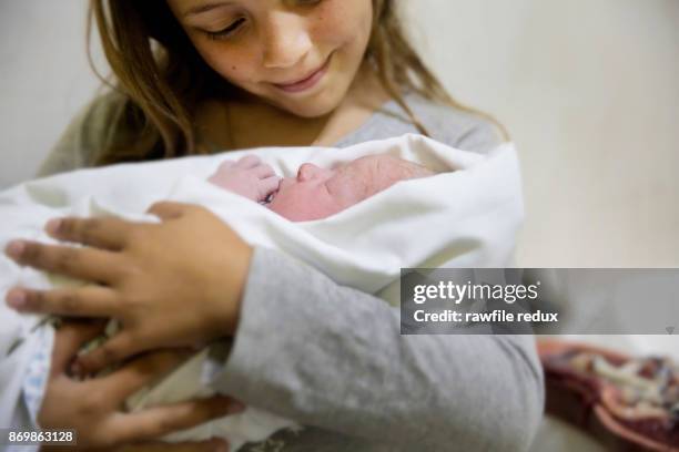 a new born baby - sibling hospital stock pictures, royalty-free photos & images