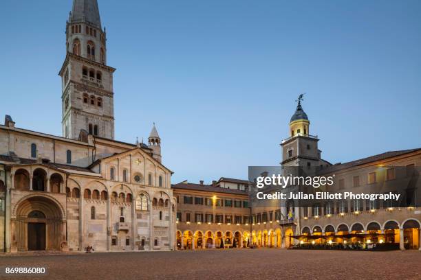 modena cathedral and piazza grande in modena, italy. - módena fotografías e imágenes de stock