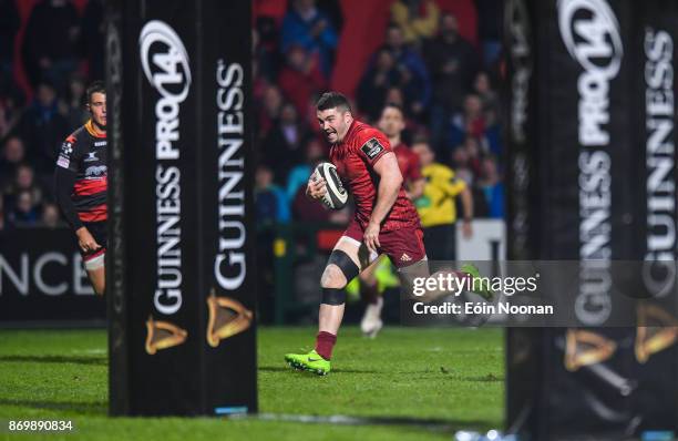 Cork , Ireland - 3 November 2017; Sam Arnold of Munster on his way to scoring his side's fifth try during the Guinness PRO14 Round 8 match between...