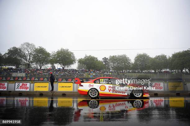 Scott McLaughlin drives the Shell V-Power Racing Team Ford Falcon FGX during qualifying for race 23 of the Auckland SuperSprint, which is part of the...