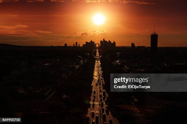 sunset in grande arche de la defense, paris, france - グランダルシュ ストックフォトと画像