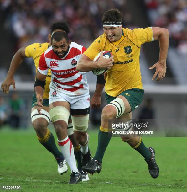 Rob Simmons of Australia breaks clear to score a try during the rugby union international match between Japan and Australia Wallabies at Nissan...