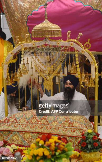 369 Sri Guru Granth Sahib Holy Book Photos and Premium High Res Pictures -  Getty Images