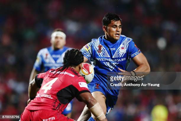 Herman Ese'ese of Samoa makes a run during the 2017 Rugby League World Cup match between Samoa and Tonga at Waikato Stadium on November 4, 2017 in...