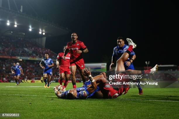 Timoteo Lafai of Samoa scores a try during the 2017 Rugby League World Cup match between Samoa and Tonga at Waikato Stadium on November 4, 2017 in...