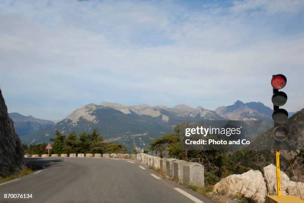 mountain road - traffic light empty road stock pictures, royalty-free photos & images