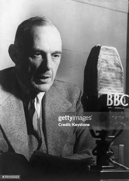 Oliver Lyttelton , later the 1st Viscount Chandos, the Minister of Production, gives the Sunday night postscript in the BBC Home and Forces...