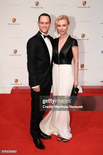 Vinzenz Kiefer and his wife Masha Tokareva attend the Leipzig Opera Ball on November 4, 2017 in Leipzig, Germany.