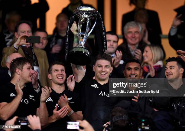 Beauden Barrett of New Zealand lifts the Killik Cup after New Zealand beat the Barbarians at Twickenham Stadium on November 4, 2017 in London,...