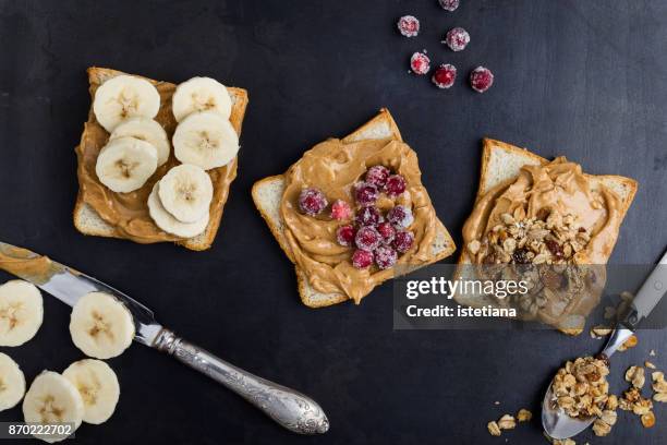 peanut butter sandwiches - molho de sobremesa imagens e fotografias de stock