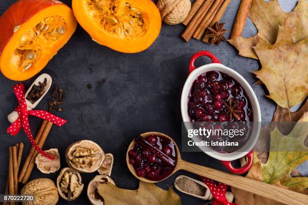 homemade cranberry sauce - table dinner winter stock-fotos und bilder