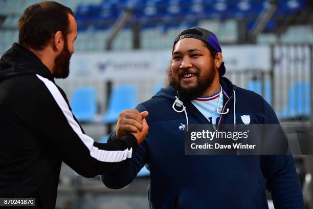 Ben Tameifuna of Racing 92 and Pau forwards coach Carl Hayman during the French Top 14 match between Racing 92 and Pau at Stade Yves Du Manoir on...