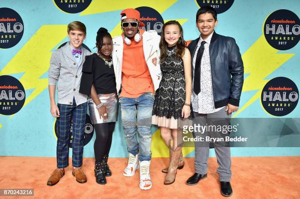 Nick Cannon poses with HALO Honorees Caleb White, Zoe Terry, Raegan Junge and Andrew Dunn attend the 2017 Nickelodeon HALO Awards at Pier 36 on...