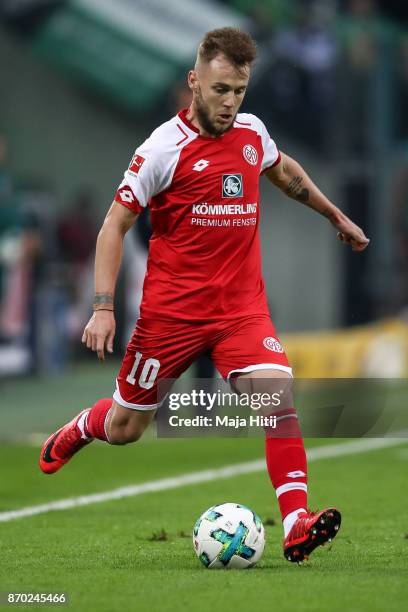 Alexandru Maxim of Mainz controls the ball during the Bundesliga match between Borussia Moenchengladbach and 1. FSV Mainz 05 at Borussia-Park on...