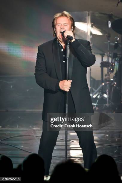 Singer Howard Carpendale performs live on stage during a concert at the Tempodrom on November 4, 2017 in Berlin, Germany.