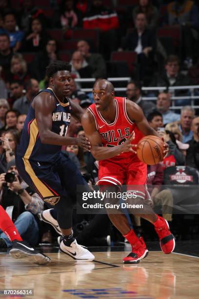 Quincy Pondexter of the Chicago Bulls handles the ball against the New Orleans Pelicans on November 4, 2017 at the United Center in Chicago,...