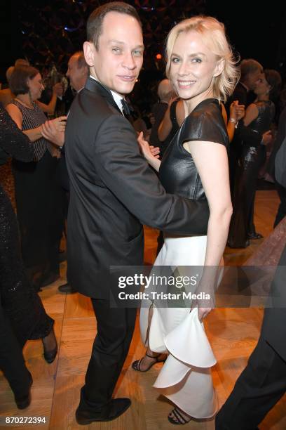 Vinzenz Kiefer and his wife Masha Tokareva attend the Leipzig Opera Ball on November 4, 2017 in Leipzig, Germany.