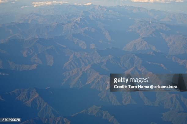 southern alps in japan sunset time aerial view from airplane - minami alps foto e immagini stock