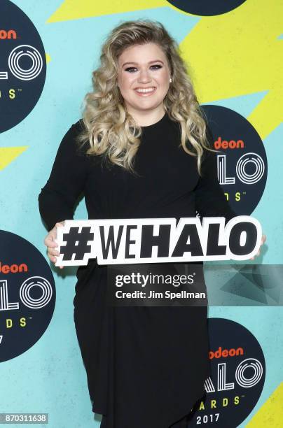 Singer/songwriter Kelly Clarkson attends the Nickelodeon Halo Awards 2017 at Pier 36 on November 4, 2017 in New York City.