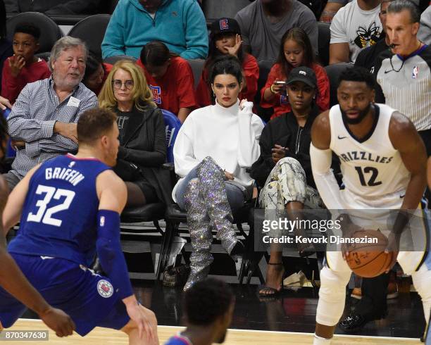 Kendall Jenner looks on as Blake Griffin of the Los Angeles Clippers defends against Memphis Grizzlies at Staples Center November 4 2017, in Los...