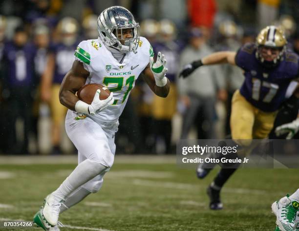 Running back Royce Freeman of the Oregon Ducks rushes against the Washington Huskies at Husky Stadium on November 4, 2017 in Seattle, Washington.