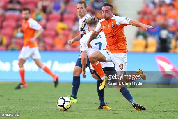 Eric Bautheac of the Roar controls the ball during the round five A-League match between the Brisbane Roar and the Central Coast Mariners at Suncorp...