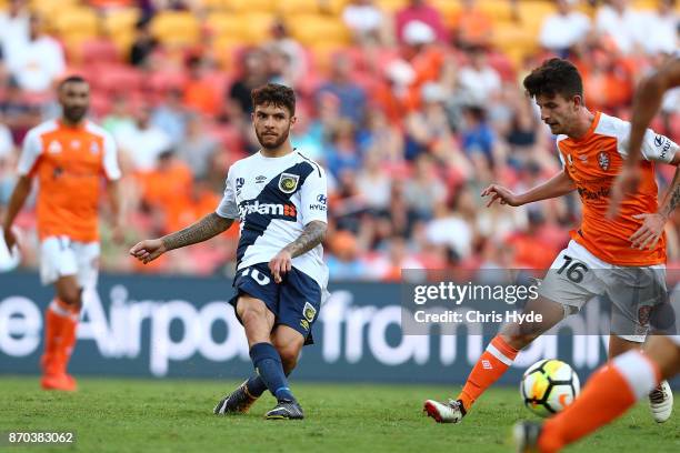 Daniel De Silva of Mariners kicks during the round five A-League match between the Brisbane Roar and the Central Coast Mariners at Suncorp Stadium on...