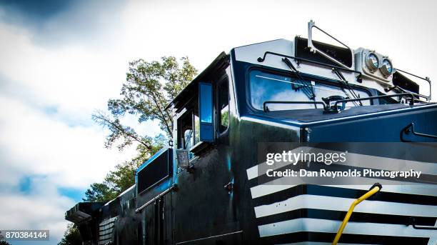 trains and locomotives - train engineer strike stock pictures, royalty-free photos & images